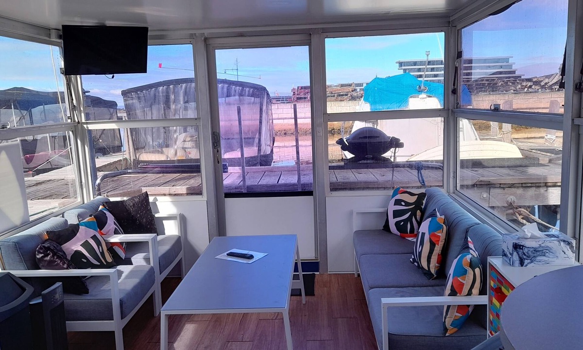 Erskine Boat Rental | ACCOMMODATION ONLY. Location - Mandurah Quay Resort and Boundry Island Brewery.