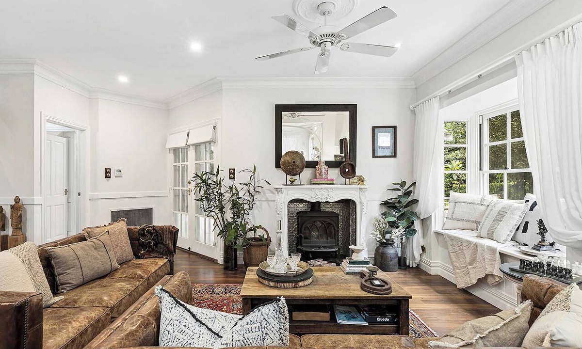 Matcham House | Acreage Estate. Heated Pool & Spa. Sleeps 14