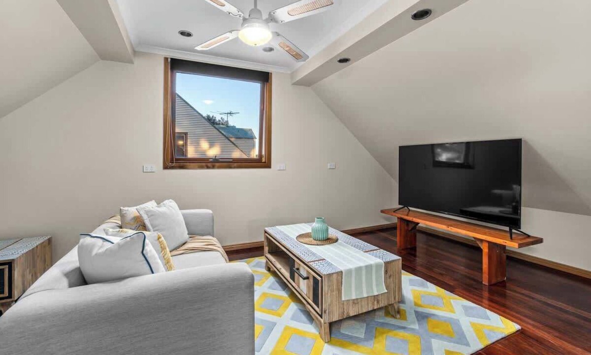 Summertown House | Adelaide Hills winery view fully equipped comfort resort #102