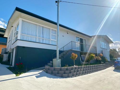 Warrane Apartment | All-Seasons Comfort - Close to CBD & Air port