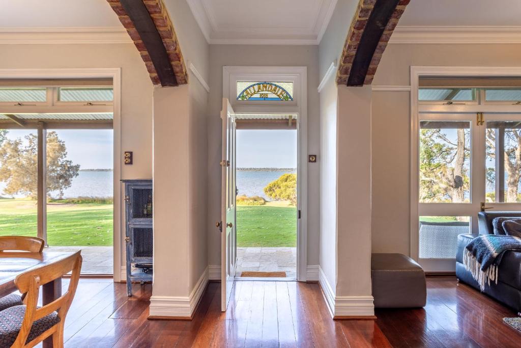 Dawesville House | Allandale I Private Properties