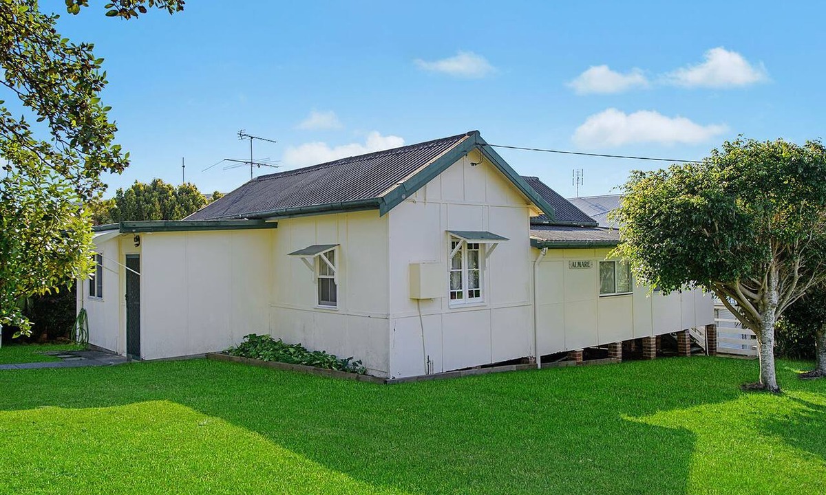 Crescent Head House | Almare, 7 Gowing Street