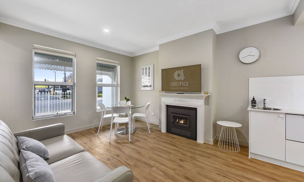 Naracoorte House | Aloha Central Luxury Accommodation