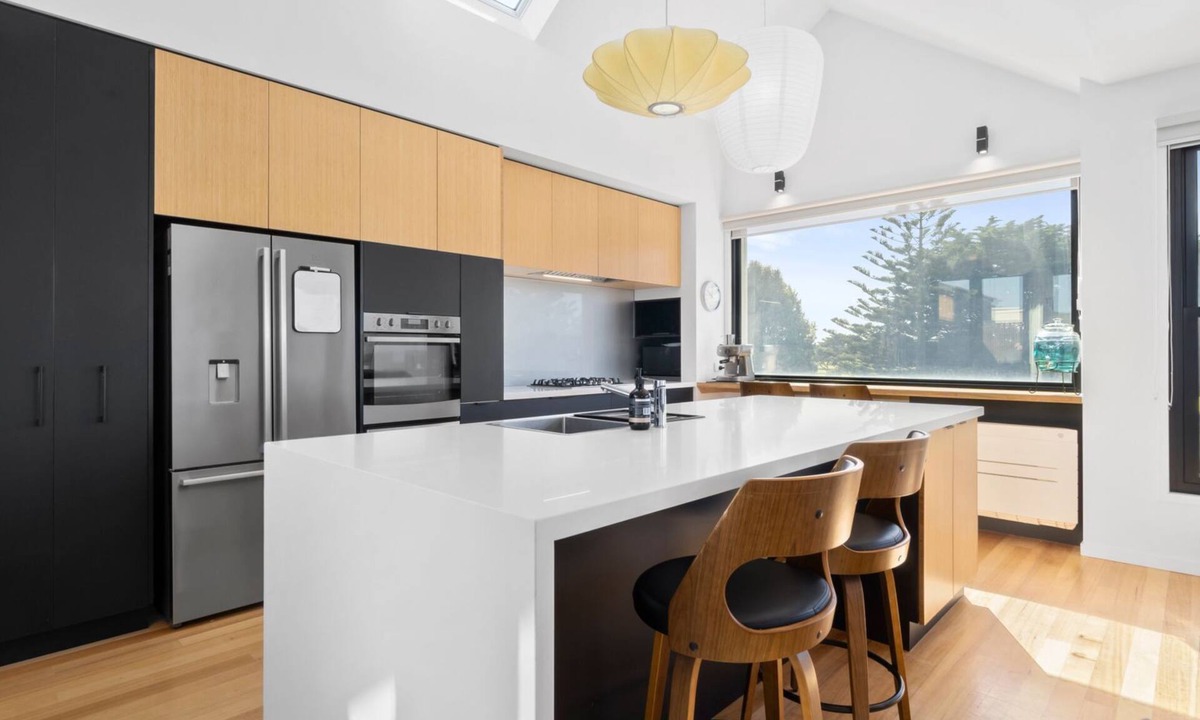 Apollo Bay House | Alpha Centauri - 50m to Beach, Harbour and Golf Course Location