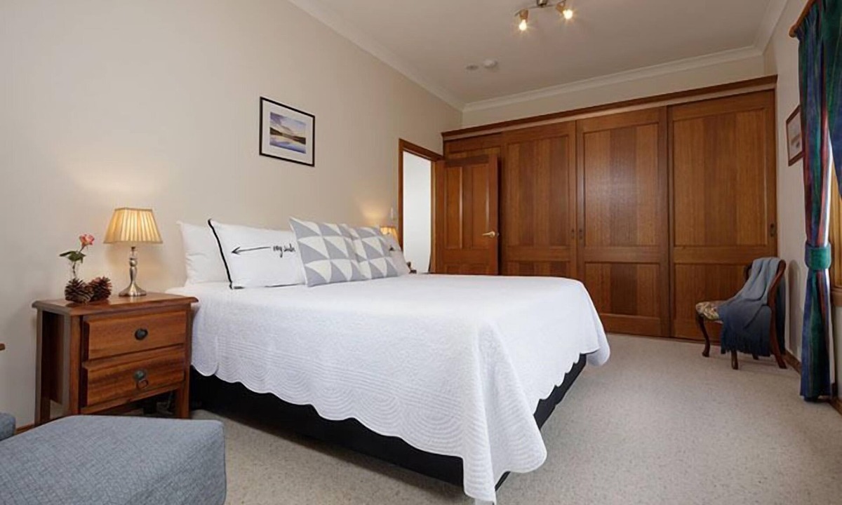 Wattle Grove Bed & Breakfast | Ambience on Huon B&B