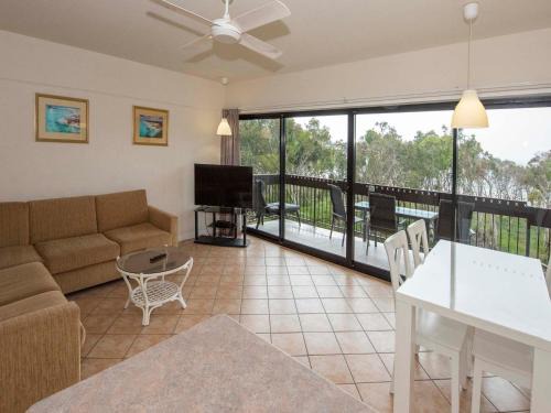 Point Lookout Hotel | Anchorage on Straddie