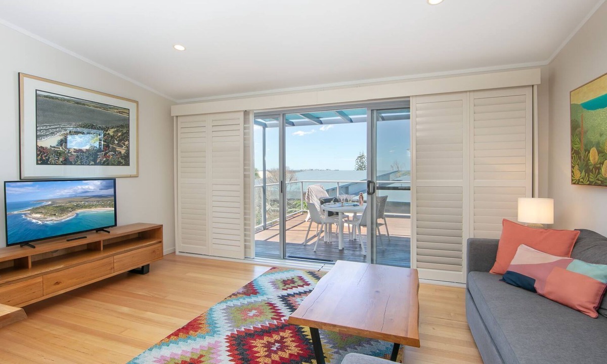 Angourie House | Angourie Blue 3 - Drop your bags, slip slop and slap and head to the beach