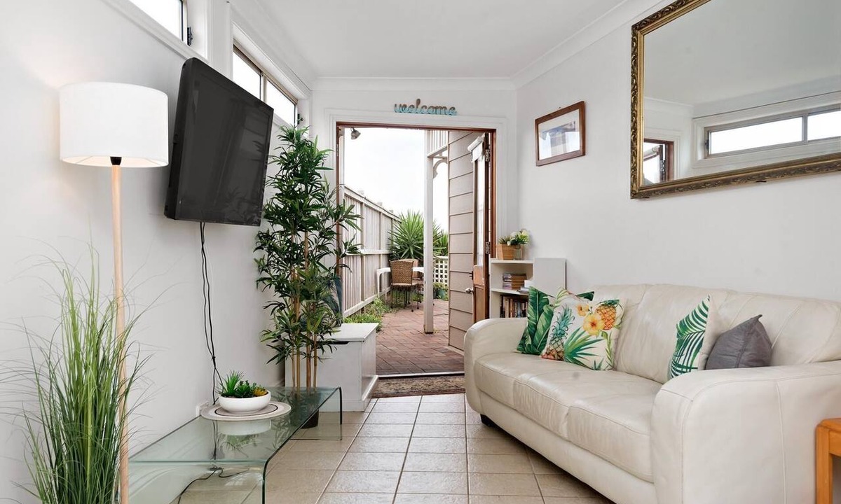 Narrabeen Apartment | Apartment 1 - The Coachhouse