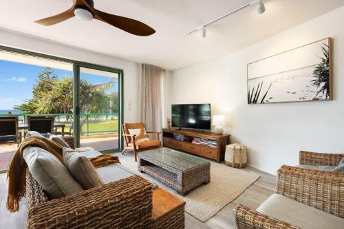 Byron Bay Apartment | Apartment 3 Surfside - beachfront with ocean views