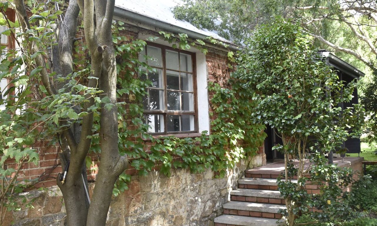 Braidwood Apartment | Apartment at the Historic Braidwood Hotel