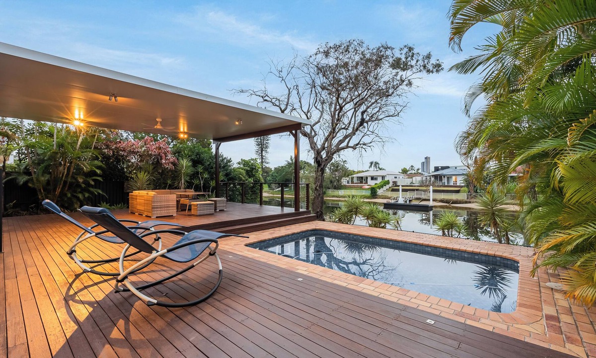 Mermaid Waters House | Aqua Haven - Modern Waterfront Escape - Holiday Home