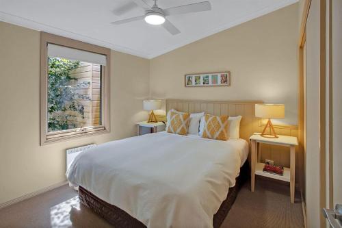 Bright House | Autumn Abode Cottages - One