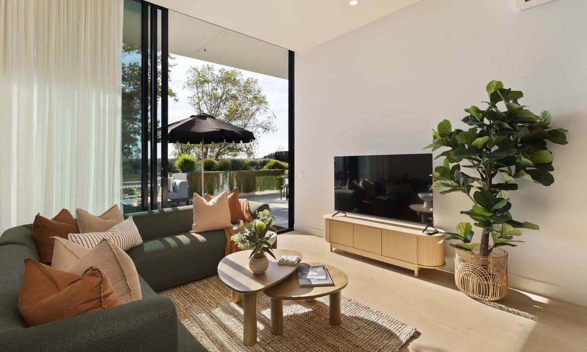 Frankston Apartment | Azure Horizon | Bay Views & Rooftop Spa