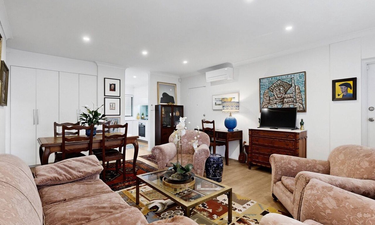 Ashgrove Apartment | Balcony 2-Bed Apartment in Ashgrove