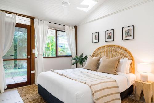 Suffolk Park House | Bangalleys - beachside retreat with large pool