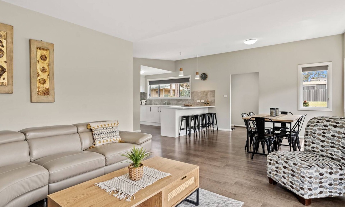 Sanctuary Point House | Basin Bungalow by Book Jervis Bay - Pet Friendly