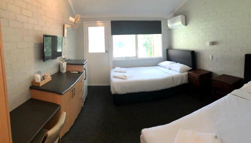Bateau Bay Hotel | Bateau Bay Hotel