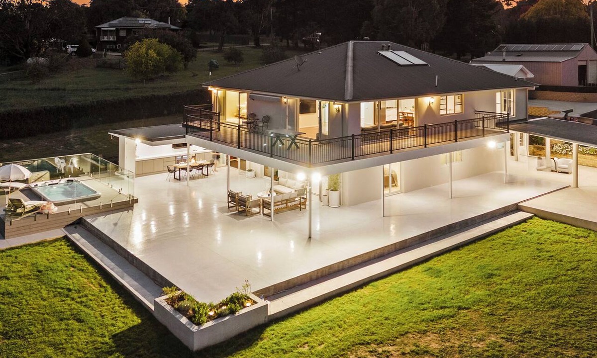 Robin Hill House | Bathurst farm retreat with heated pool