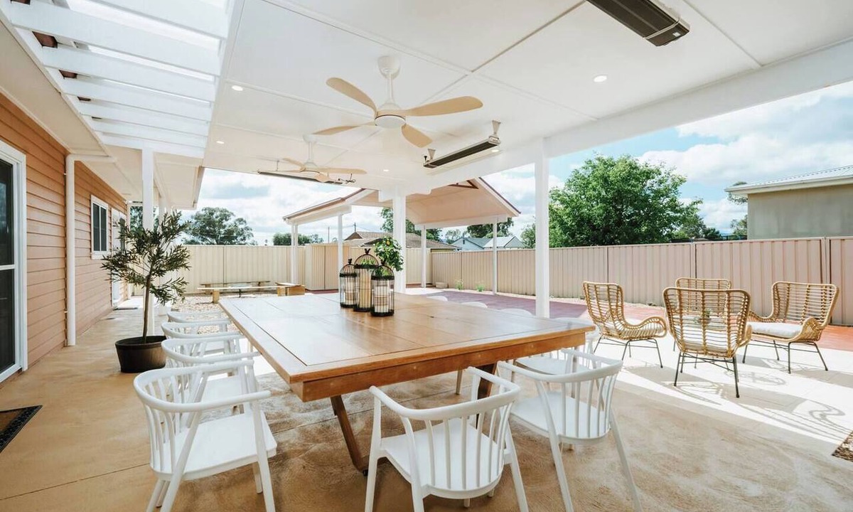 Central Mudgee House | Bathurst Lodge Historic Modern Retreat w Alfresco