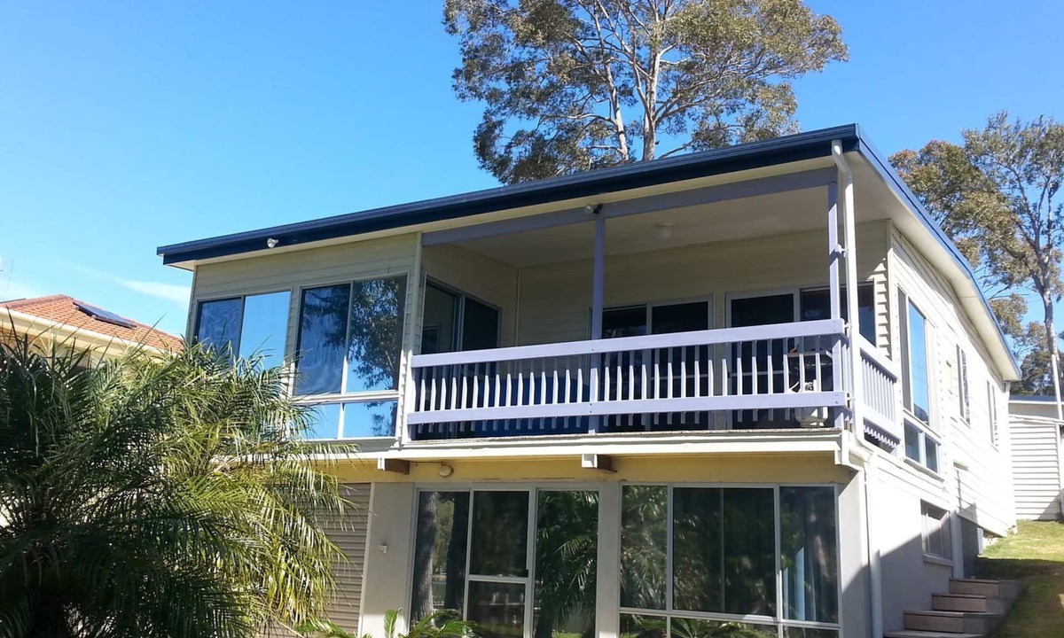 Kings Point House | "Battunga" - a lakeside retreat