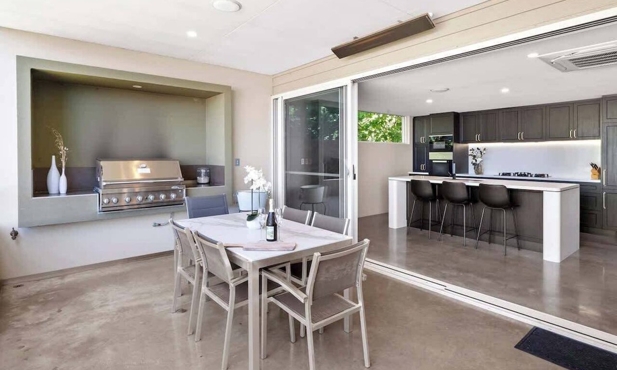 Dunsborough House | Bayscape: Modern Beachside Retreat with Ocean View