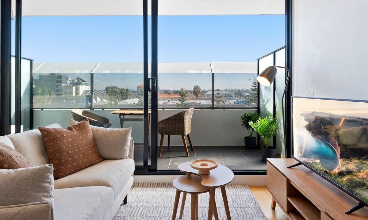 Port Melbourne Apartment | Bayside Apartment Living Close to the Beach