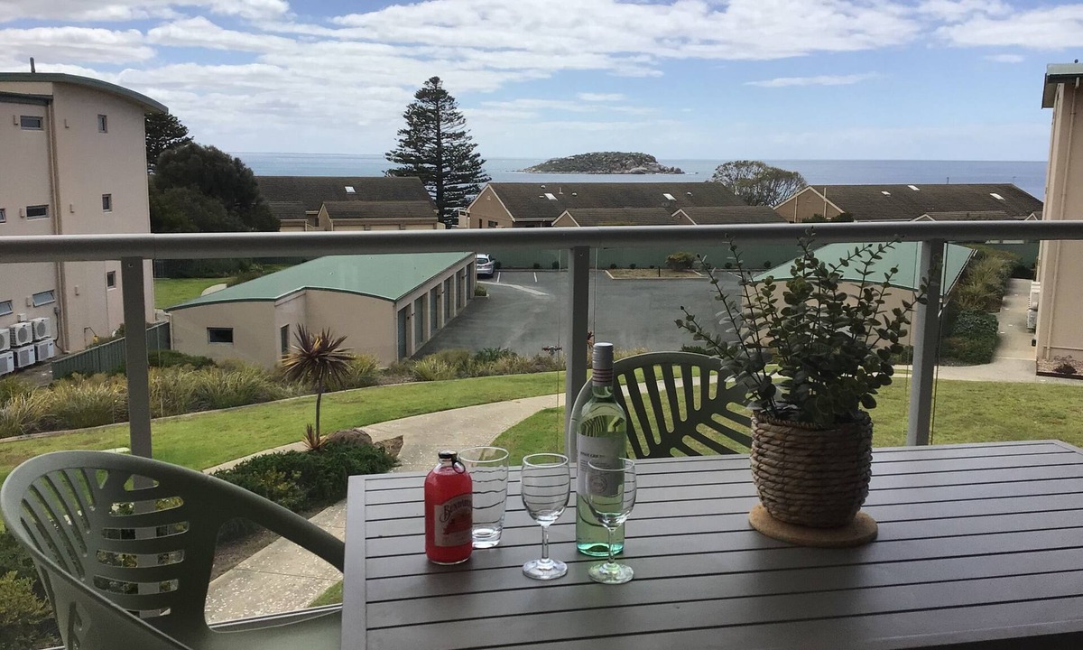Encounter Bay Apartment | Bayview Encounter - Sea and island views in luxury incl breakfast and linen.