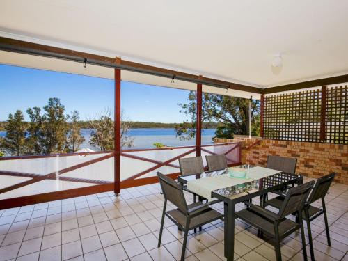 Erowal Bay House | Bayview I Absolute Waterfront with Jetty I 5 Mins to Hyams Beach