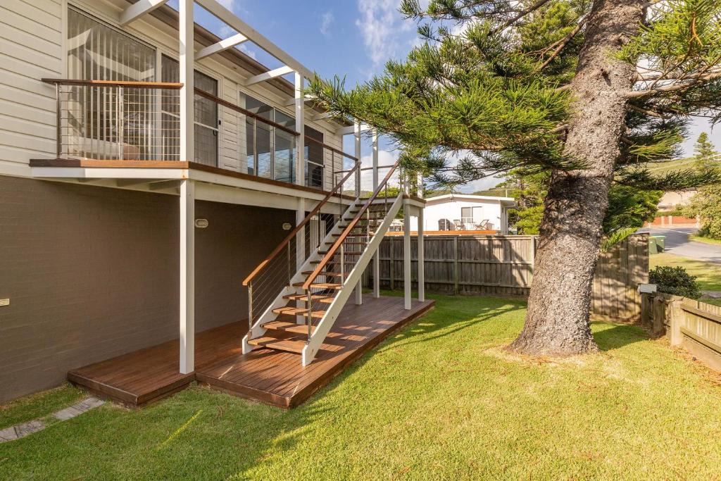 Blueys Beach House | Beach Bay Bee on Banksia