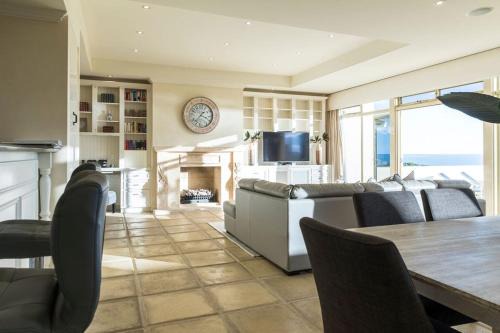 Tennyson House | Beach Bliss - Ocean Views - Private Beach Access