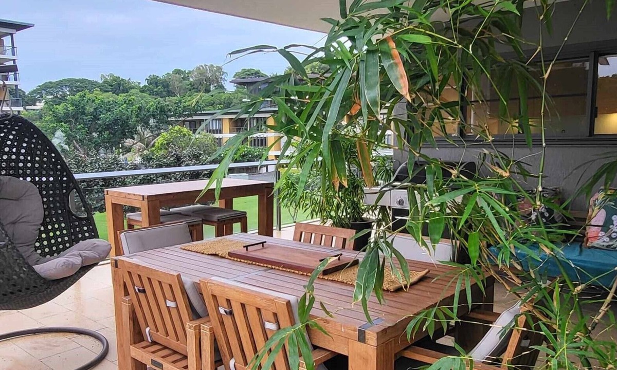 Darwin City Centre Apartment | Beach front, with huge outdoor living area and views. Everything you need!