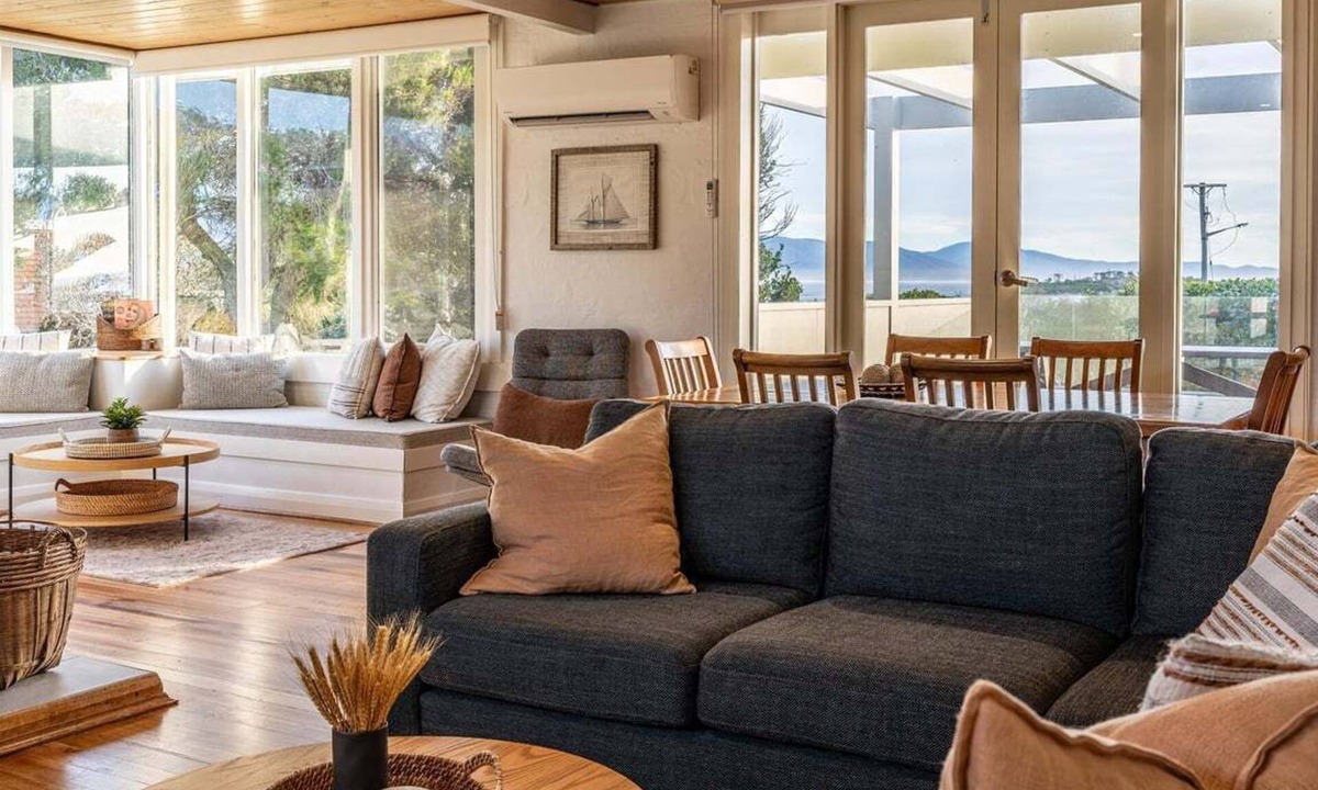 Bicheno House | Beach Path House - Bicheno Accommodation