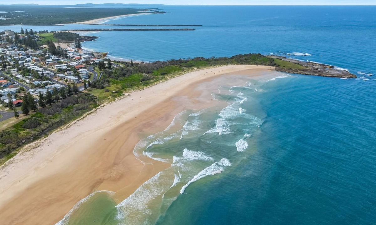 Yamba House | Beachdrift - Pet-Friendly Escape Just Steps to Pippi Beach - Holiday Yamba