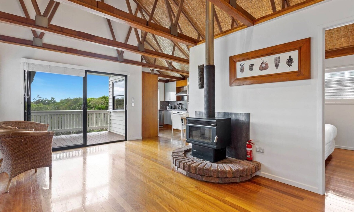 Warana Apartment | Beachfront 3-Bed with Private Pool & Fireplace