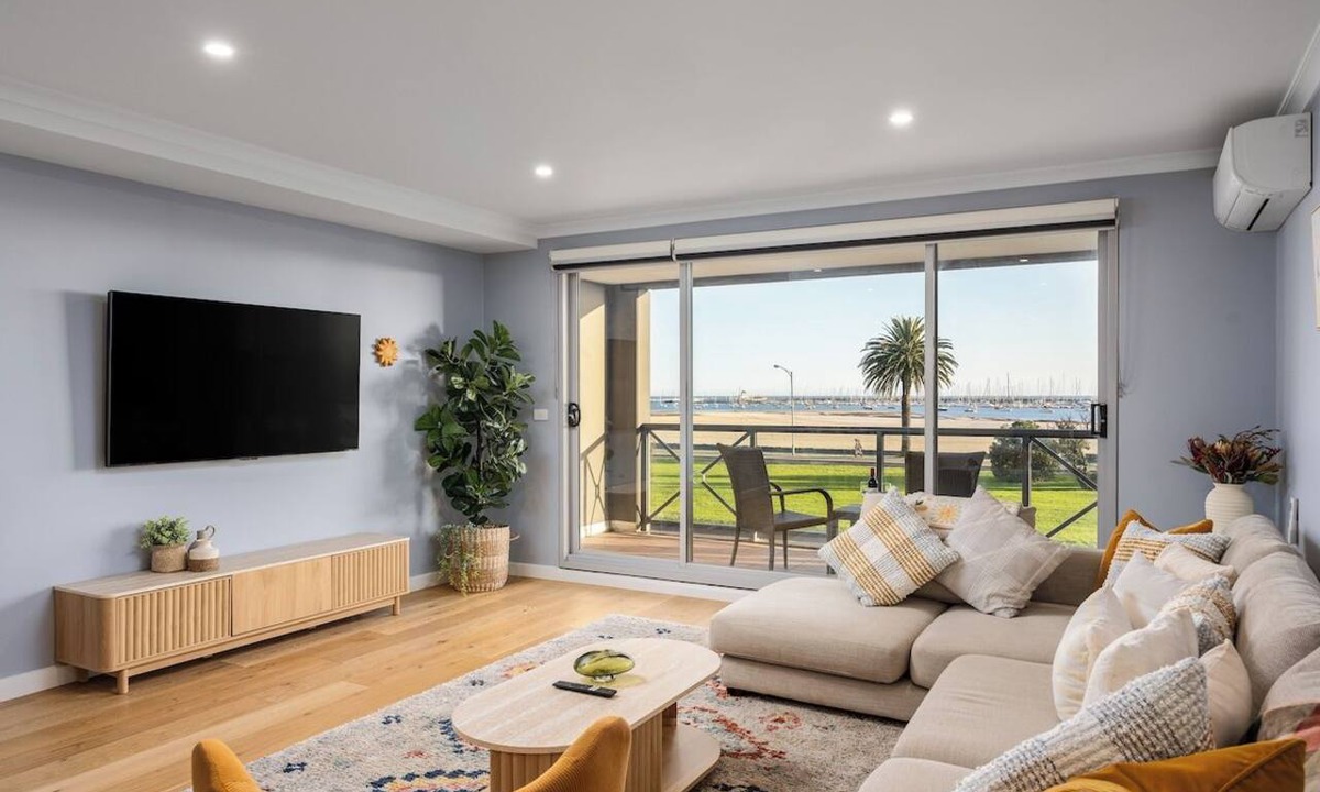 St Kilda West Apartment | Beachfront 3BR Retreat w Parking, Pool and Tennis