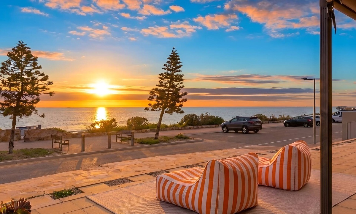 Henley Beach Apartment | Beachfront 3BR | New Renovation, Sauna, Pool Table