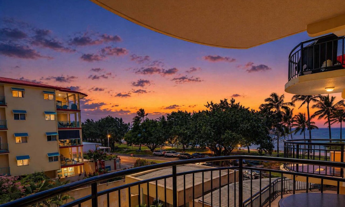 North Ward Apartment | Beachfront Apartment in Townsville 1BR on The Strand with Pool and Parking