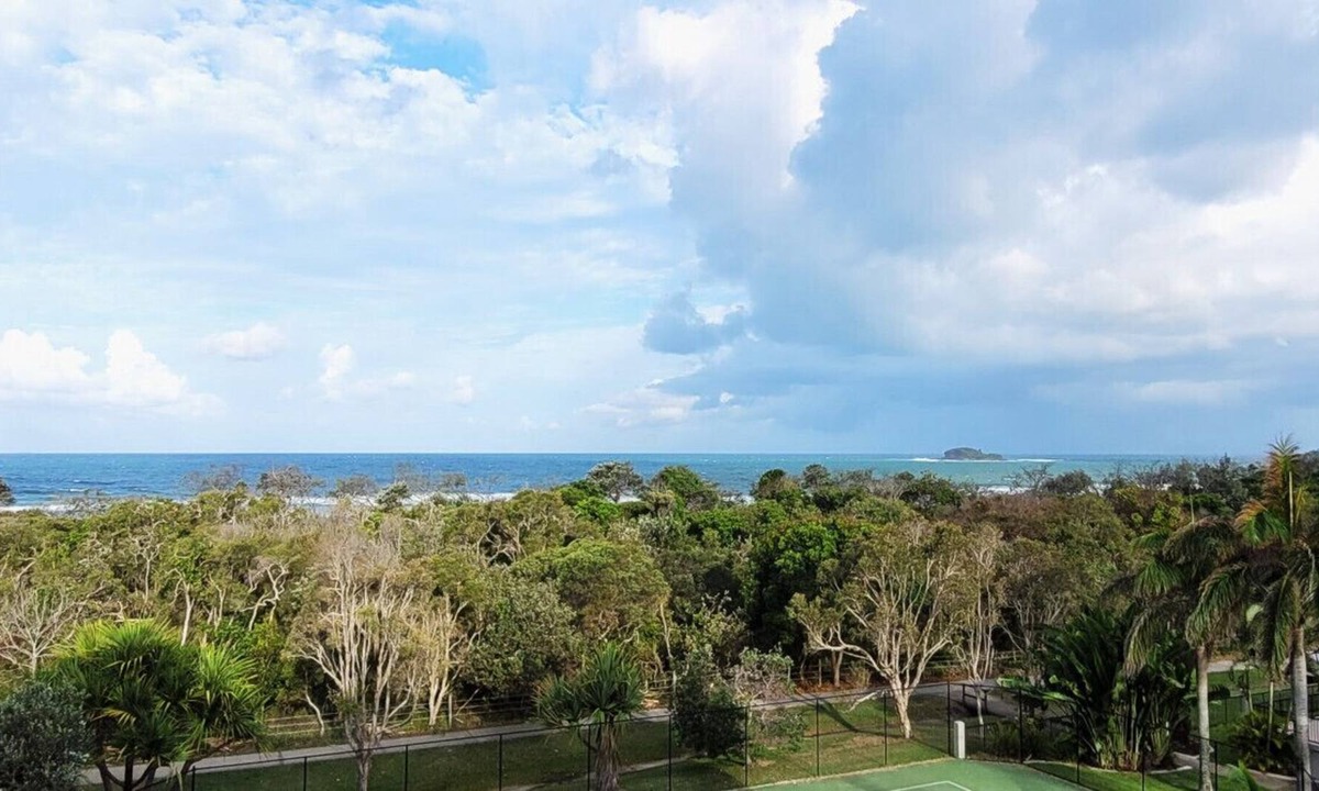 Sunshine Coast House | Beachfront Apartment - Ocean views