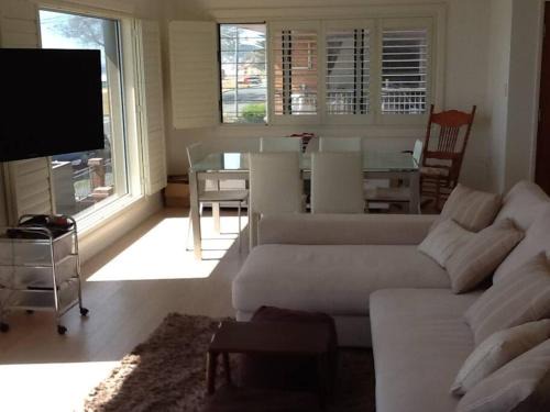 Miami Apartment | Beachfront MIAMI 2 Bdr Easy Living VIEWS VIEWS!