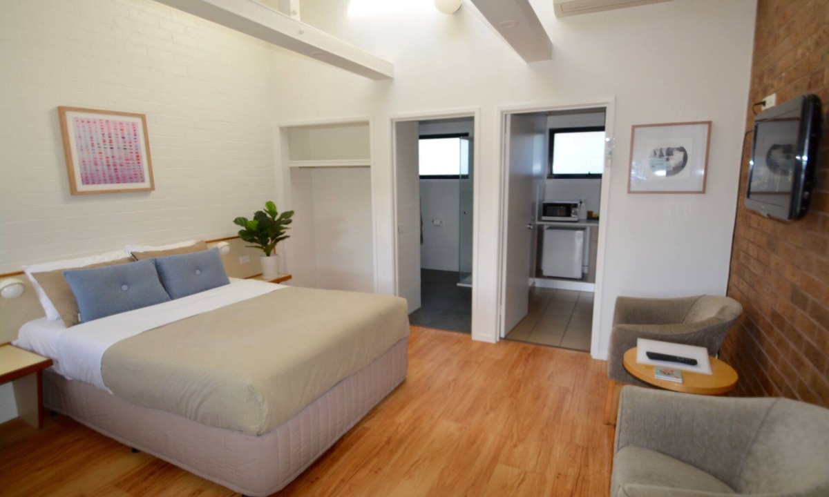 Apollo Bay Hotel | Beachfront Motel
