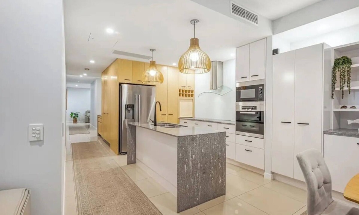 Maroochydore Apartment | Beachfront *Pool *Spacious 3 Bed 2 bath apartment n