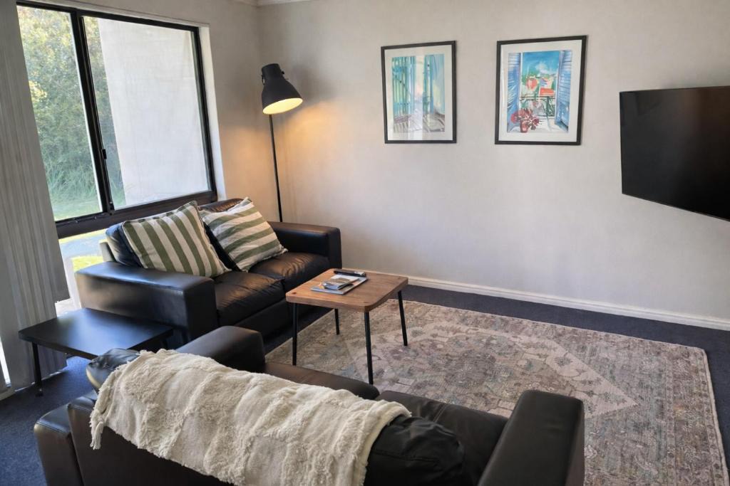 Scarborough Apartment | Beachside Garden Apt Beach Scarborough with Parking