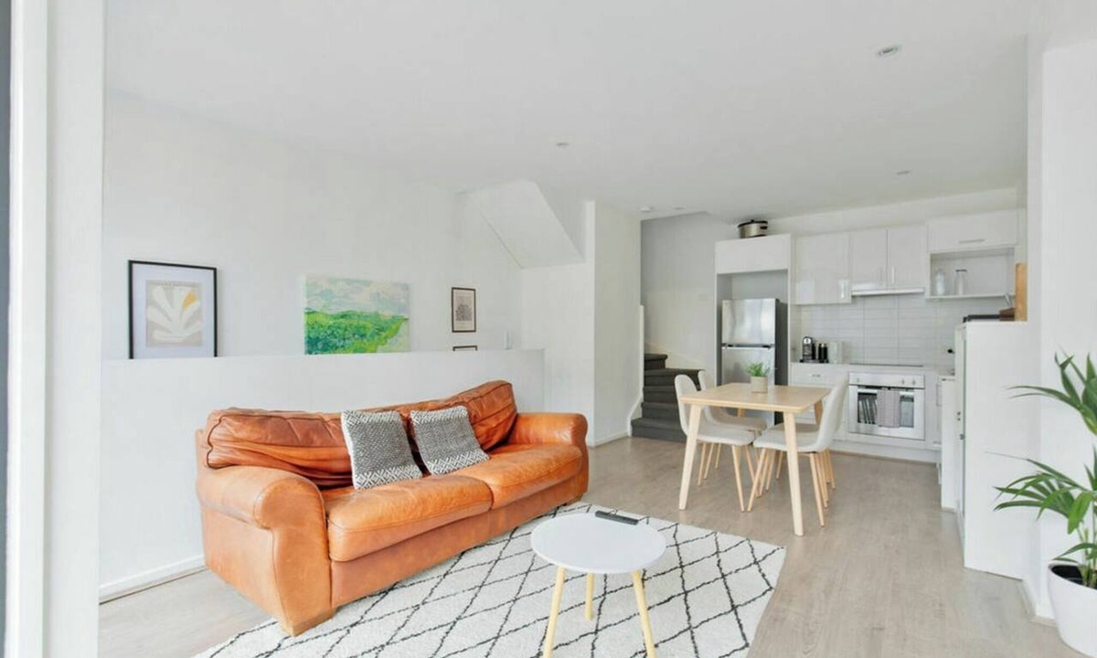 St. Kilda East Apartment | Beautiful 3BDR 2BA Townhouse in St Kilda East