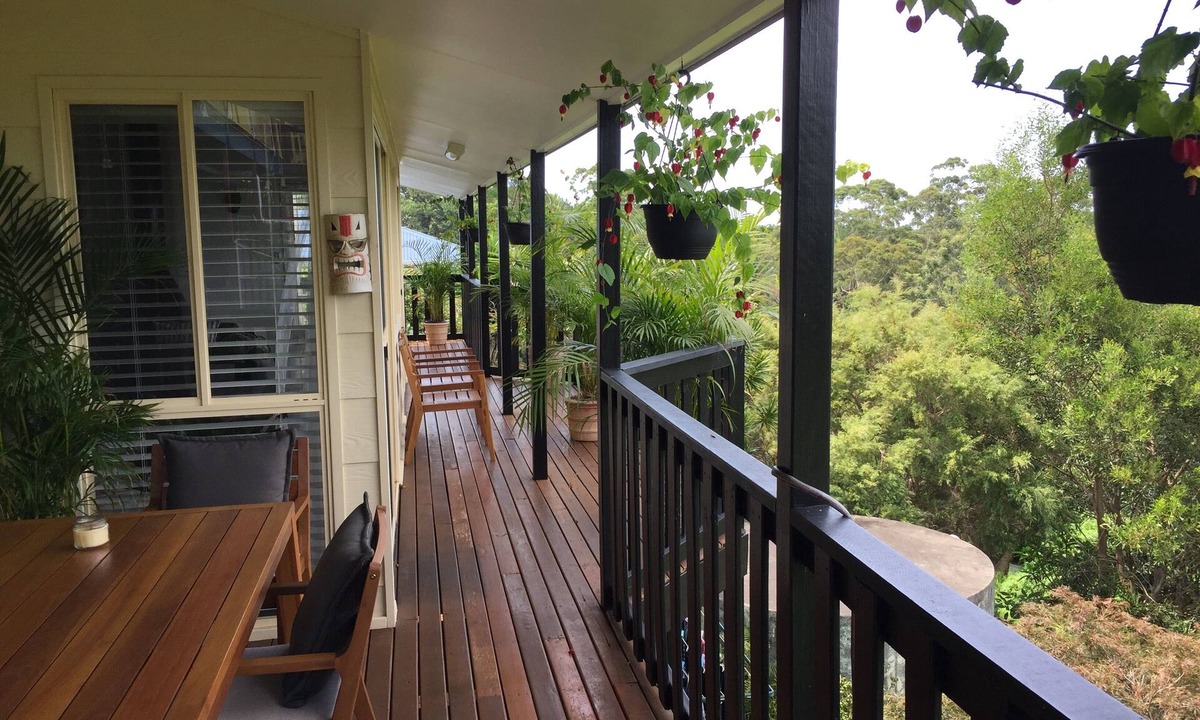 Eagle Heights House | Beautiful House Gold Coast Hinterland Views Quiet Close to Action Away fr Crazy