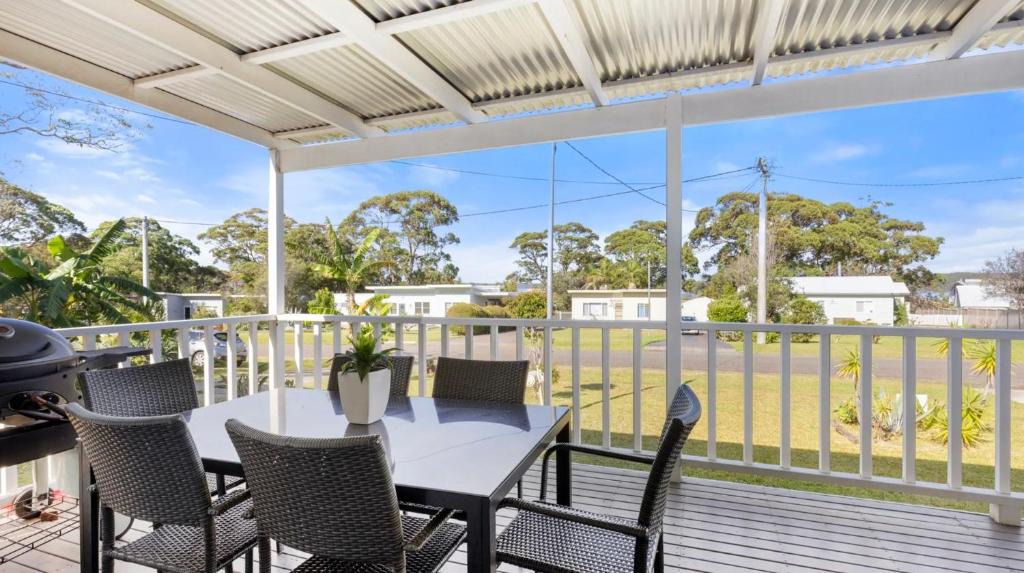 Culburra Beach House | Beauts - Pet Friendly - 5 Mins Walk to Beach