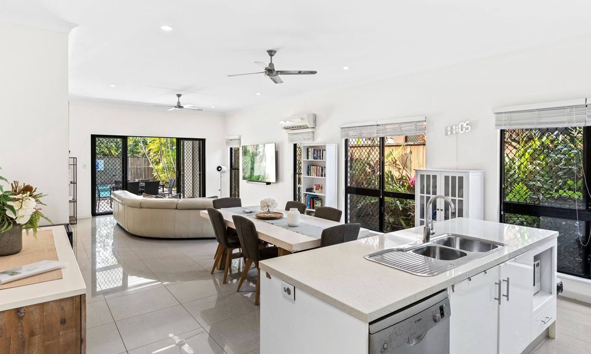 Trinity Beach House | Belle Escapes 14 Beachfront in Trinity