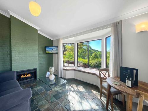 Mount View Apartment | Bimbadeen Estate Villa 2