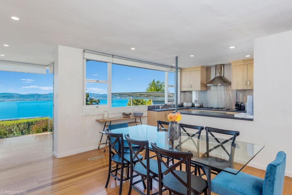 Sandy Bay House | Birngana stylish spacious with stunning views