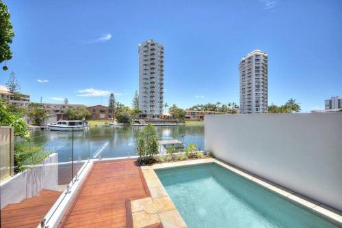 Surfers Paradise Villa | Bliss On Paradise Island