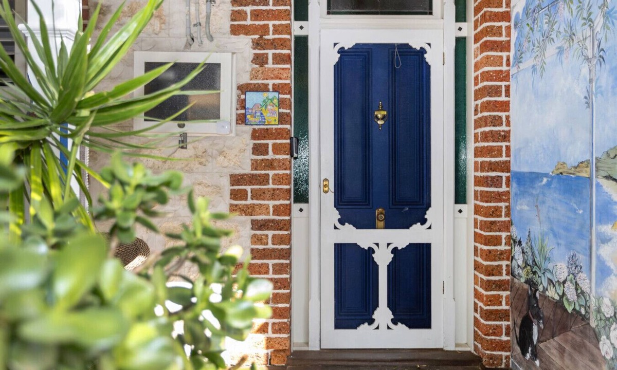 Fremantle Villa | Blue Door on Douglas - Fremantle Heritage Cottage